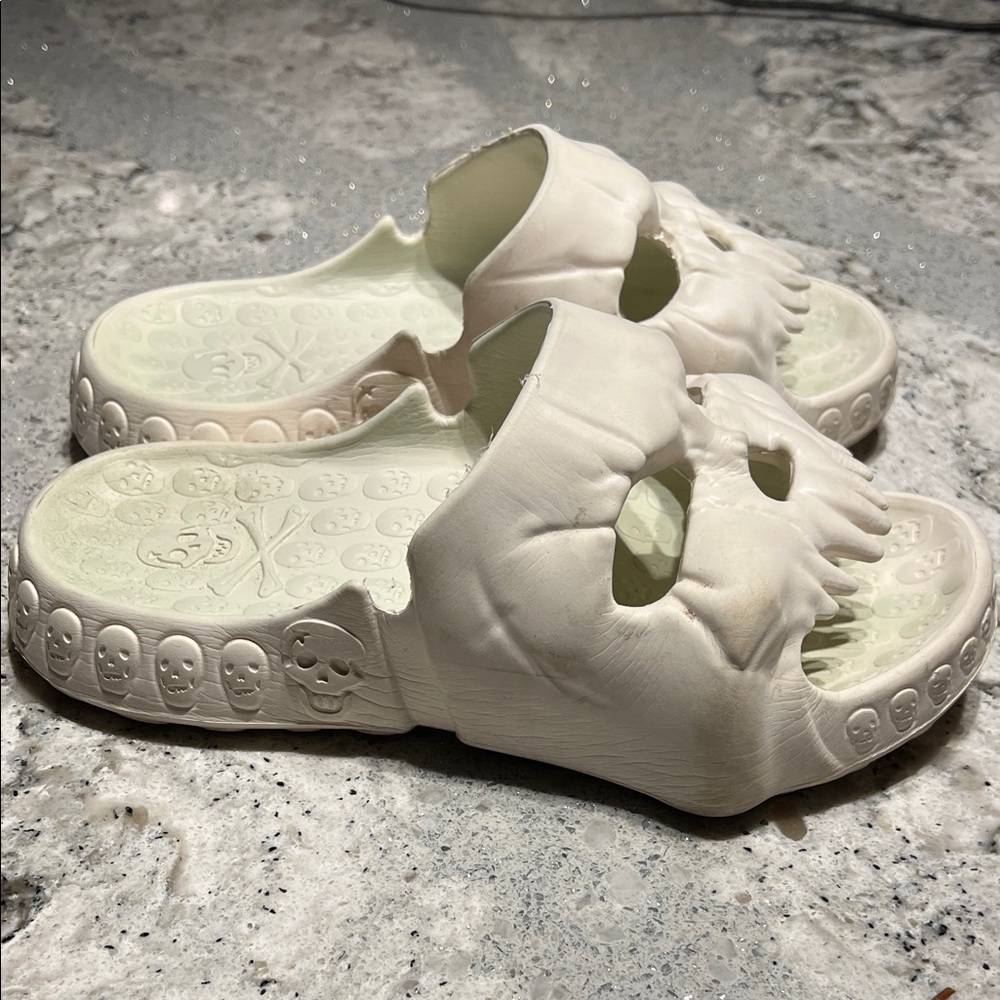 Skull Design White Slides - Size EU38.5 - Picture 6 of 8